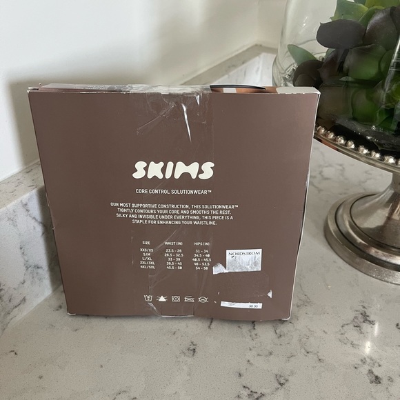 Skims core control short - Picture 3 of 3